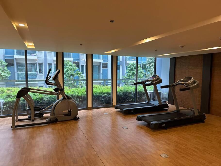 Airport Naia Terminal 3 Insane Interior Apartment Manila Exterior photo