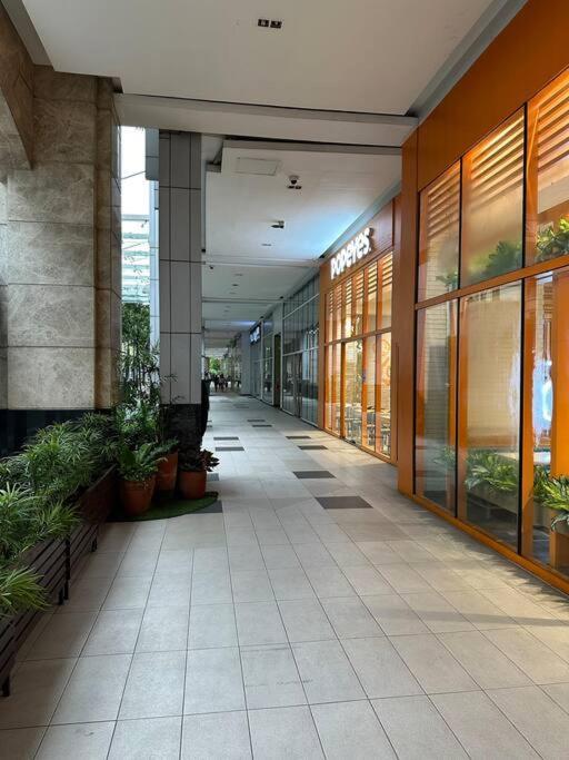 Airport Naia Terminal 3 Insane Interior Apartment Manila Exterior photo